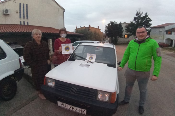 Pande donirane volonterima u Petrinji i Sisku (snimila Duška Palibrk) 