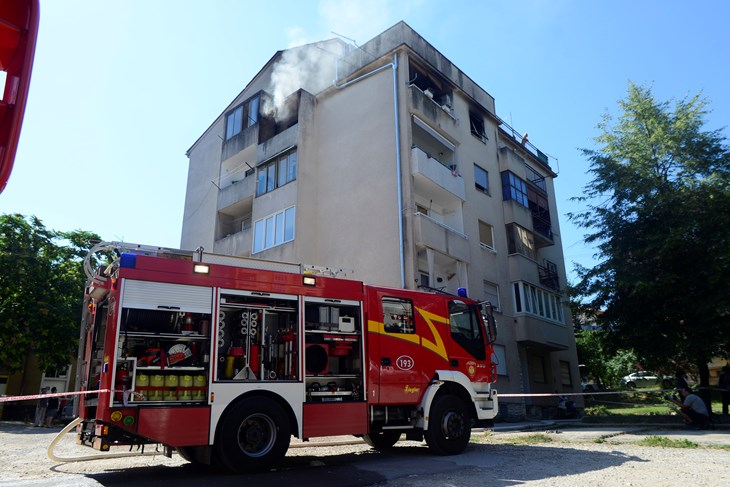 Požar u Tomassinijevoj 2 (Snimio Dejan Štifanić)