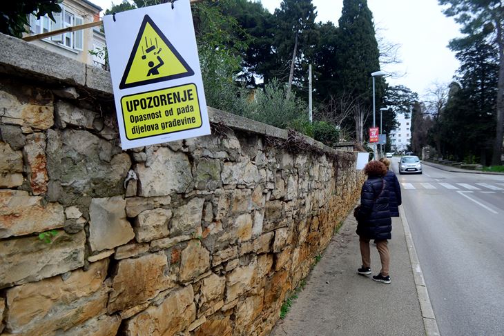 Problematični zid na Stoji u Jeretovoj ulici (Snimio: Dejan Štifanić)