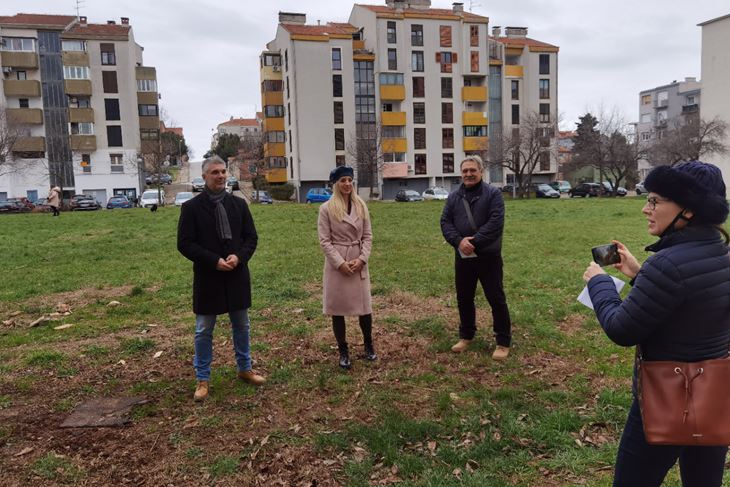 Konferencija za novinare na Sisplacu