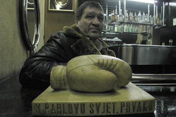 Mate Parlov u svom kafiću