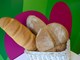 Kruh poput domaćeg - nema previše volumena, vlažan je, s tvrdom koricom (Snimio Dejan Štifanić)