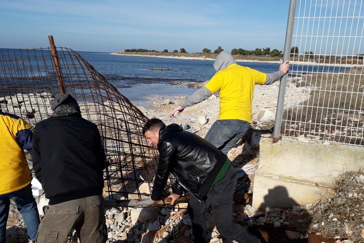 Kravlji rt u Umagu - akcija uklanjanja ograde Terra Istriane 2019. godine (Snimila Sanja Bosnić)