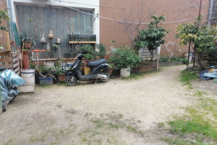 Dvorište je (sada) čisto