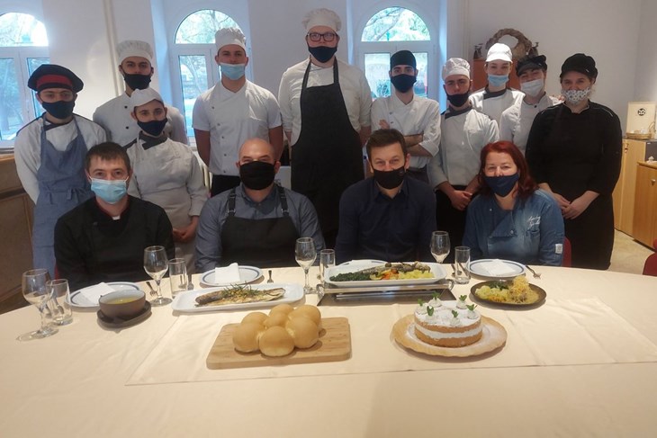 ISTRA - Jela s likovnih djela - Freske na pijatu SNIMILA: G. DOBROVICxx