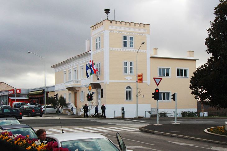 Ljudi su se navikli da se javljaju u gradsku upravu, ali mnogi ne znaju da se mogu javiti i Centru za socijalnu skrb i Crvenom križu