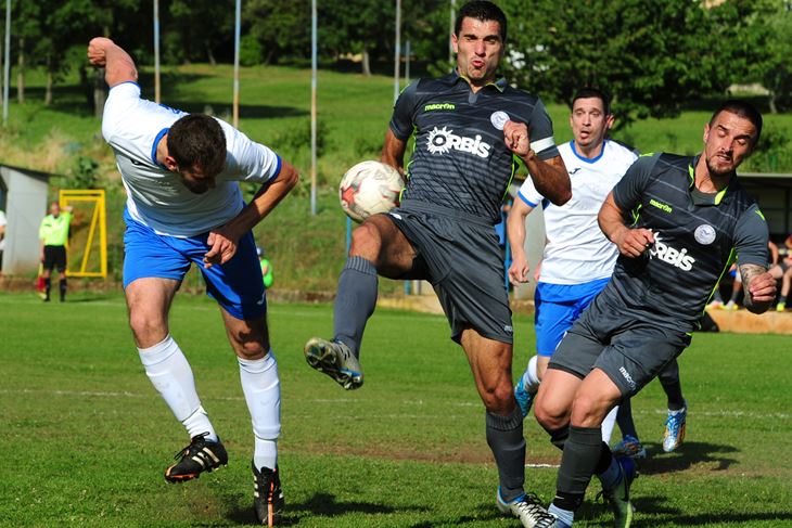 Detalj s jesenskog derbija Vrsara i Banjola, prvo i drugoplasirane momčadi Prve ŽNL (Snimio: Milivoj Mijošek)