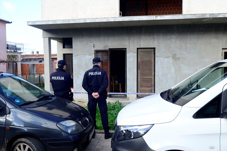 Policija ispred kuće u Ulici Orbanin (Snimio Dejan Štifanić)