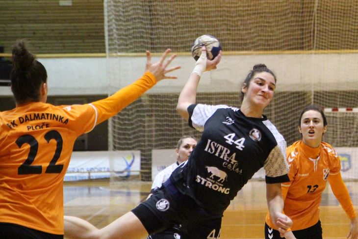 NEZAUSTAVLJIVA PROTIV PLOČANKI - Tina Barišić (Snimio Mijat Gavran)
