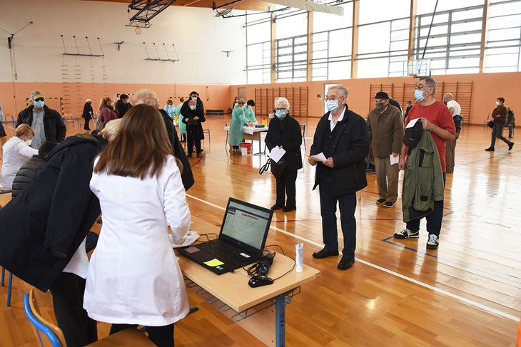 Masovno cijepljenje u Karlovačkoj županiji (CROPIX)