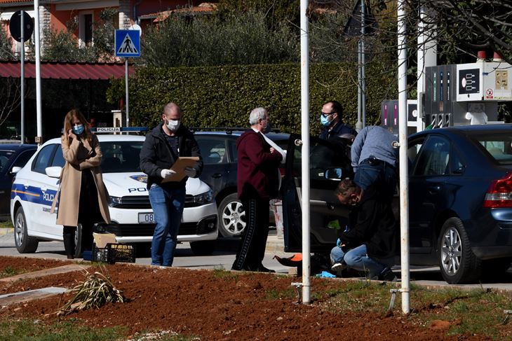 Policijski očevid na benzinskoj u Vodnjanu (snimio M. MIJOŠEK)