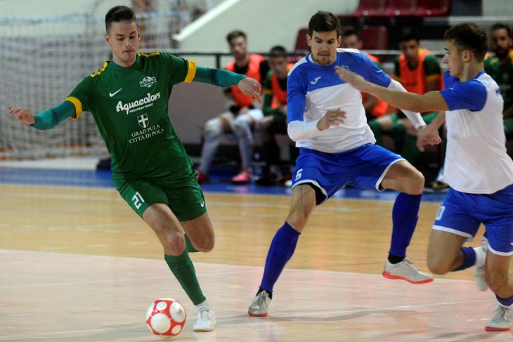 Trostruki strijelac u Krapini - Niko Vukmir, Futsal Pula (Snimio Dejan Štifanić)