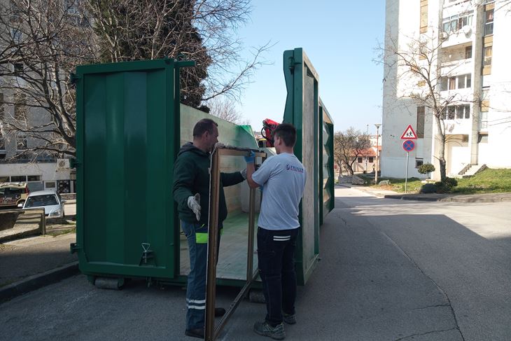 Prikupljanje glomaznog krupnog otpada (Snimila Duška Palibrk)