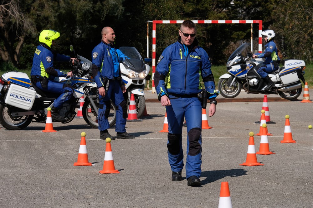 Policajci vježbaju, ali ne strogoću