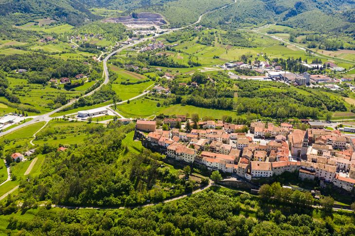 Buzet (panorama, snimljeno dronom)