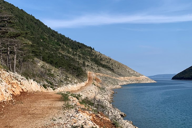 Plomin luka - uređenje šetnice