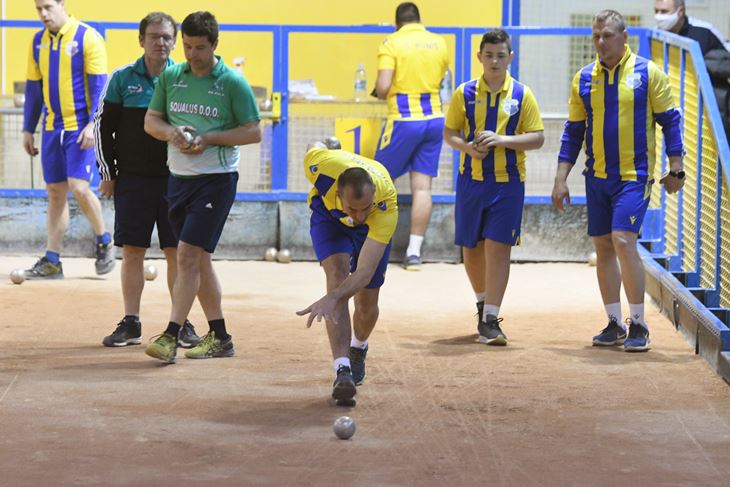 POREČANIMA DERBI I VRH - Boćari Istre Poreč nadvisili su Pulu (Snimio Milivoj Mijošek)