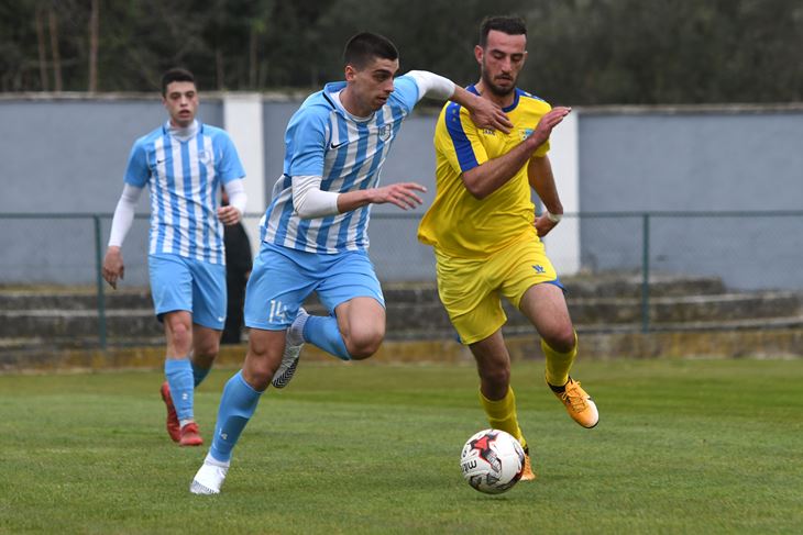 OSTVARIO HAT-TRICK - Oliver Sumić (14, Jadran) i Rovinjac Lleshdedaj (Snimio Milivoj Mijošek)