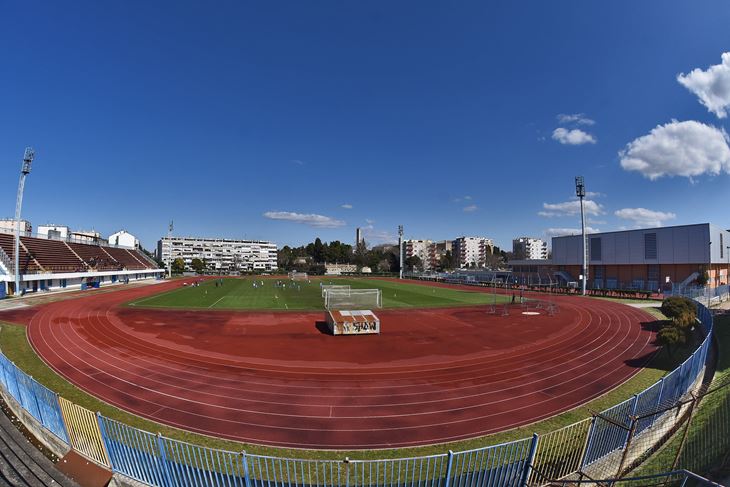 Pula sport skrbi i o stadionu na Verudi gdje planiraju obnovu atletske staze (Snimio Duško Marušić Čiči)