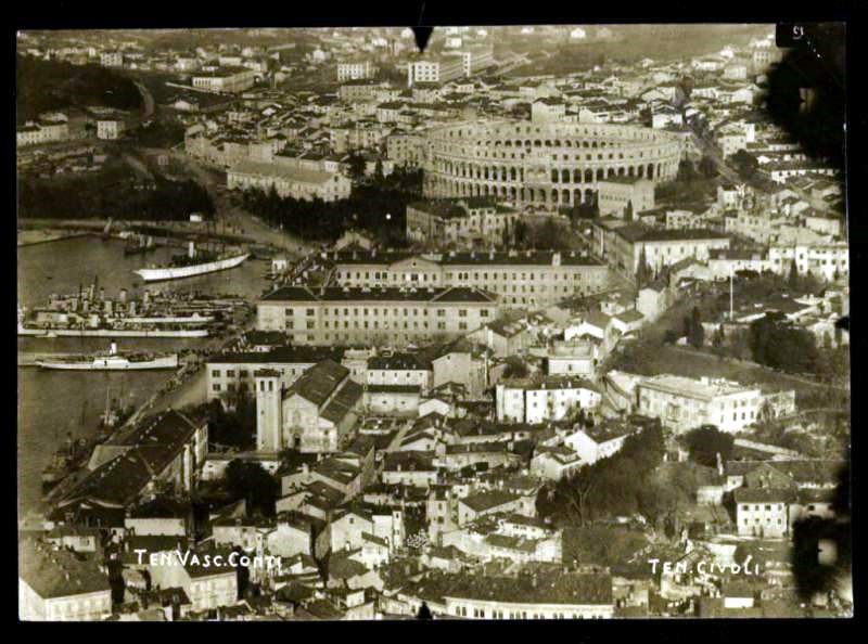 Na fotografiji iz 1918. još nema dimnjaka