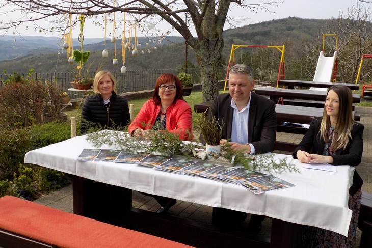 Predstavljanje manifestacije u Konobi Volte u Kozarima (Snimila: Gordana Čalić Šverko)