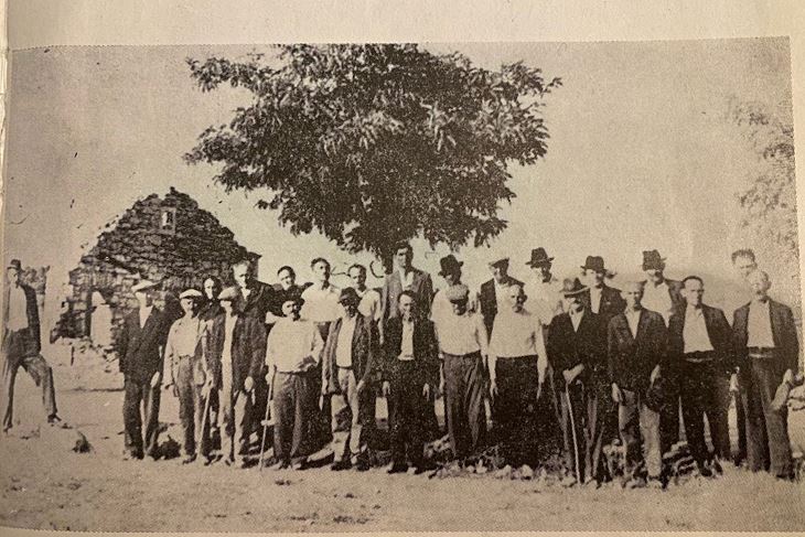 Grupa Proštinara fotografirana na Križu 1952.