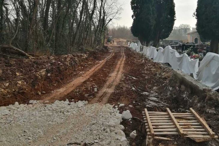 Počelo je proširenje groblja u Nedešćini (Snimio Branko Biočić)