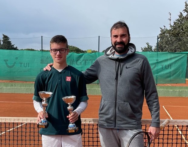 Dominik Banović i trener Albert Lončarić