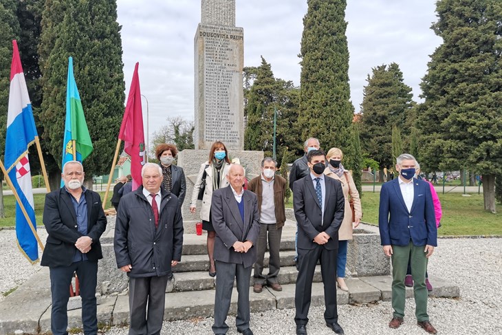 Sudionici obilježavanja Dana oslobođenja Labinštine u Vinežu 