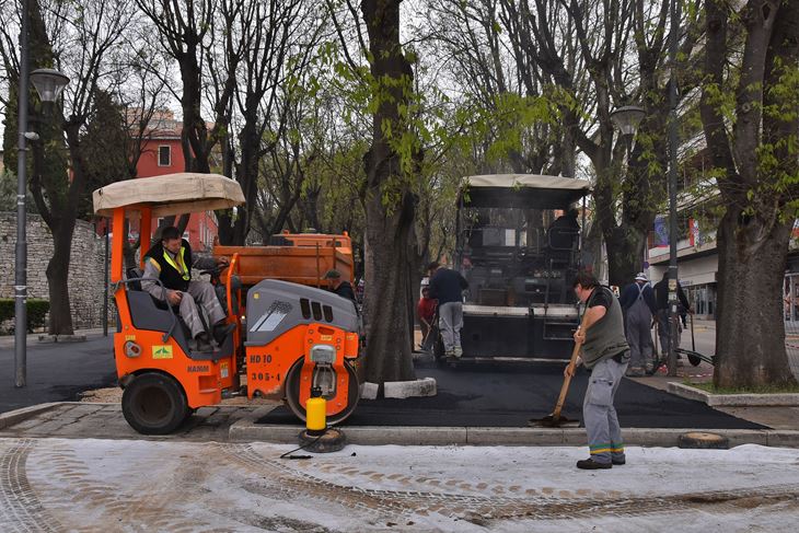 Pripremanje terena za postavljanje spomenika