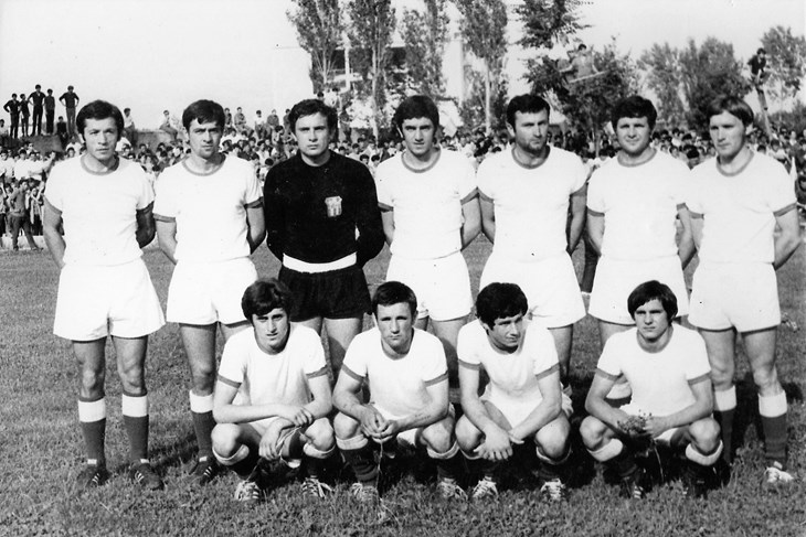 NK Istra 1970. prije kvalifikacijske utakmice s Junakom u Sinju, Nando Gherghetta čuči drugi s lijeva