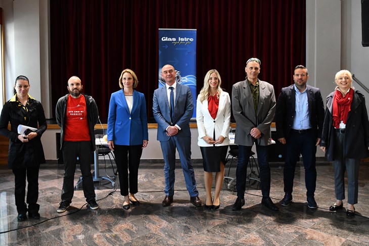 Maja Šarić, Goran Matić, Elena Puh Belci, Mirko Jurkić, Sanja Radolović, Zlatko Devedžić, Filip Zoričić i Dušica Radojčić (snimio Milivoj MIJOŠEK)