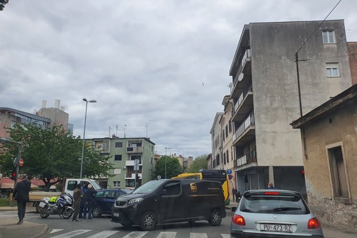 Nesreća na raskrižju Zagrebačke i Stankovićeve