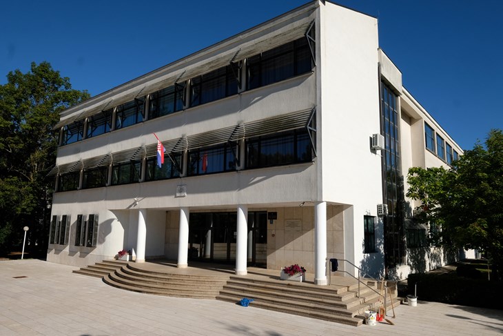 Gimnazija i strukovna škola Jurja Dobrile u Pazinu (Snimio Milivoj Mijošek)