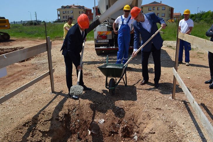 Kamen temeljac i službeno znači početak gradnje četvrte POS zgrade