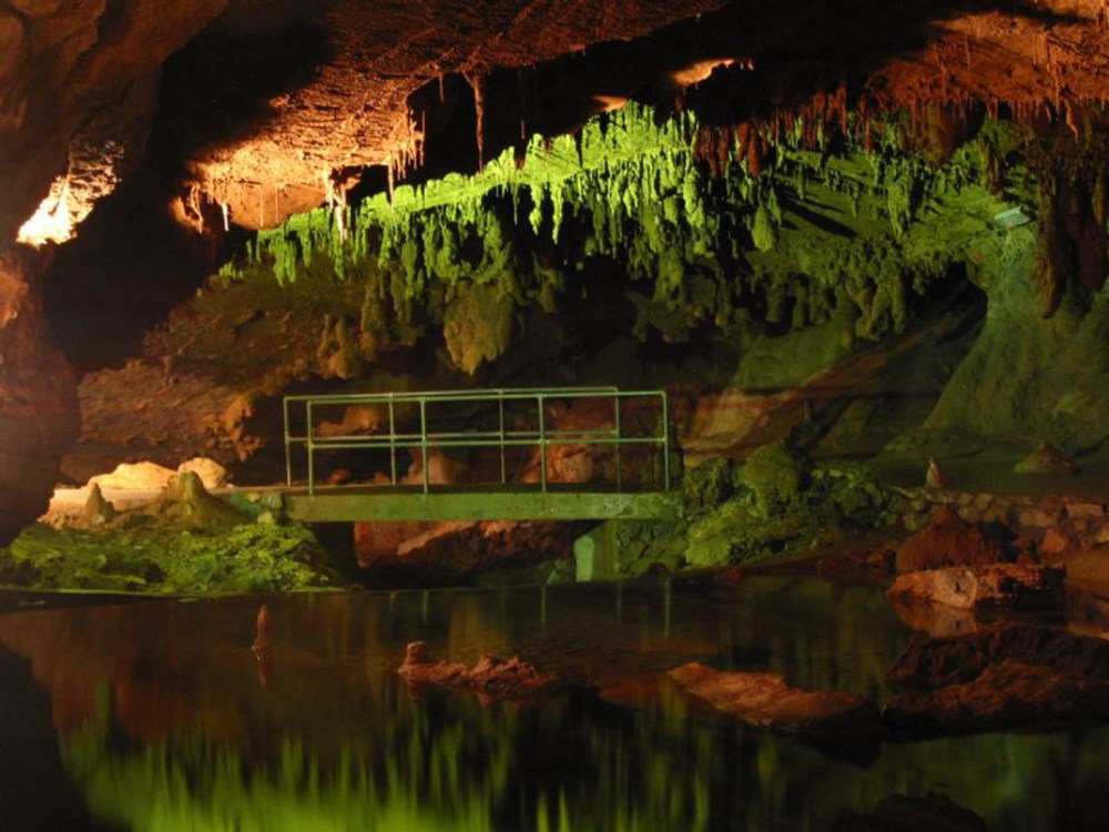 Špilja Vrelo je jedina turistički uređena spilja u Hrvatskoj