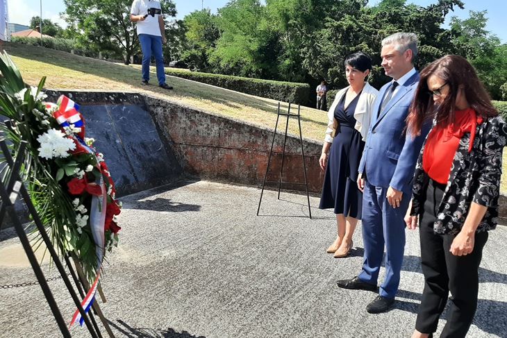 Istarski župan Boris Miletić prisustvovao je središnjoj proslavi Dana antifašističke borbe za područje Bujštine koja se održava na Plovaniji