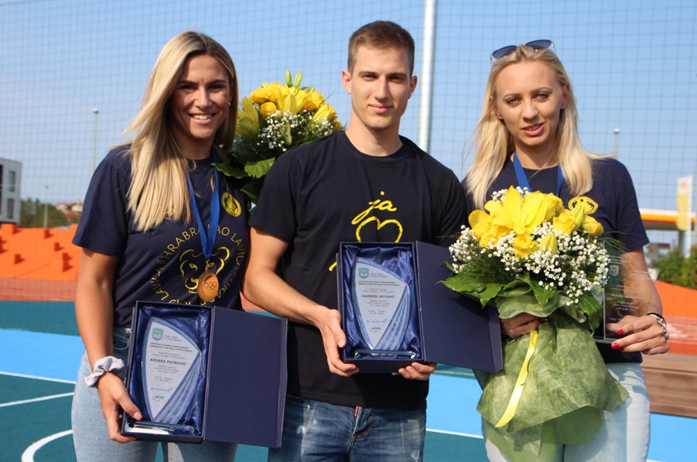 LAUREATI - Andrea Pavković, Gabriel Buvinić i Nataša Miočinović (Snimio Mijat Gavran)