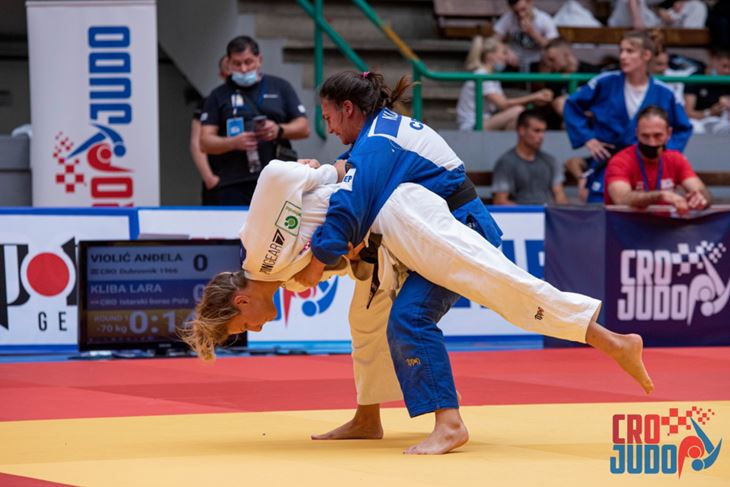 Lara Kliba (plavi kimono) (Foto HJS)