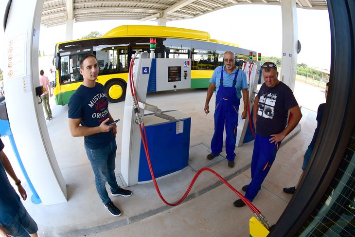 Uz izgradnju punionice stlačenim prirodnim plinom lani je nabavljeno i 20 novih, ekoloških gradskih autobusa (M. MIJOŠEK)