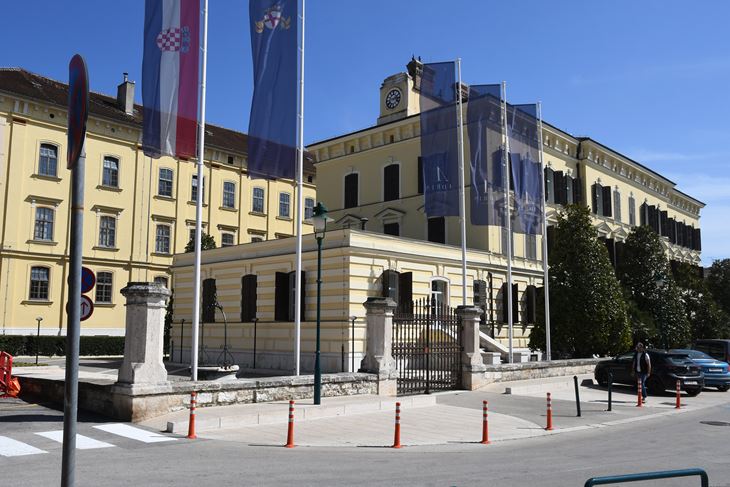 Upravna zgrada Adris Grupe u Rovinju (snimio M. MIJOŠEK)