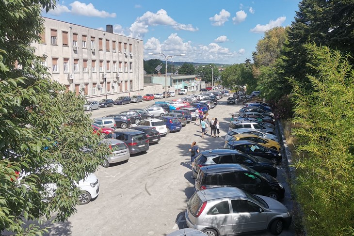 Parking između Porezne i gradske dvorane