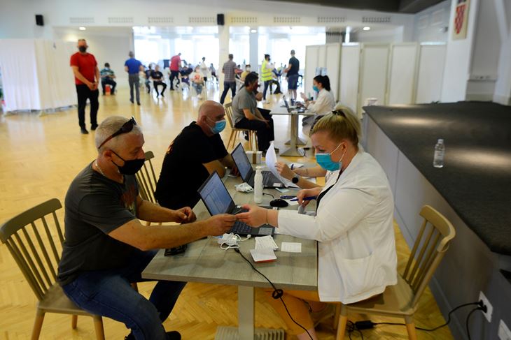 Cijepljenje se nastavlja i prilikom zapošljavanja sezonaca (Snimio Dejan Štifanić)