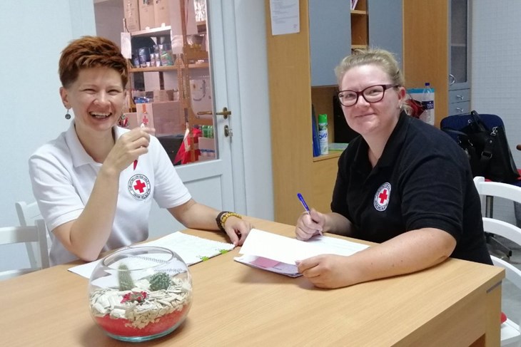 Puno posla, ali i zadovoljstva – Ilenija Kraljević i Alice Krizman (Snimio: Luka Jelavić)