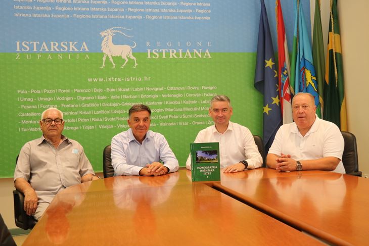 Istarski župan Boris Miletić i njegov zamjenik Tulio Demetlika sastali su se danas, u sjedištu Istarske županije, u Puli s predsjednikom Vijeća bošnjačke nacionalne manjine Istarske županije Muhamedom Muratagićem i Mehmedom Džekićem
