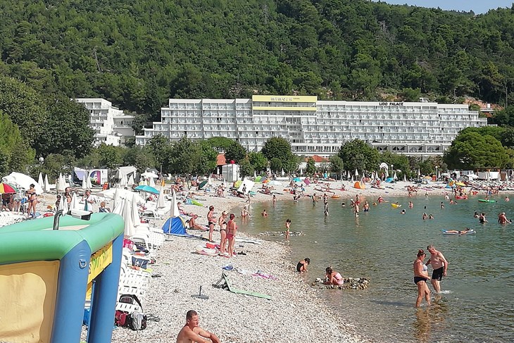 Hoteli tvrtke Maslinica, na istoimenoj plaži u Rapcu (Snimio Branko Biočić)