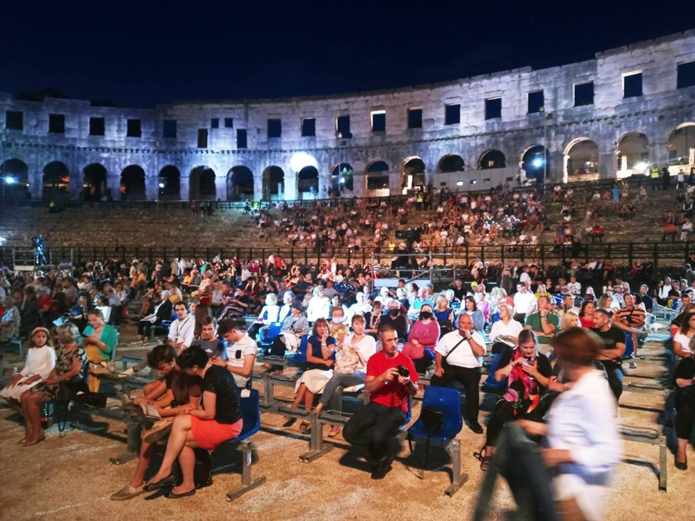 Filmski pulski festival za roman ljubavni Srdačno, L.