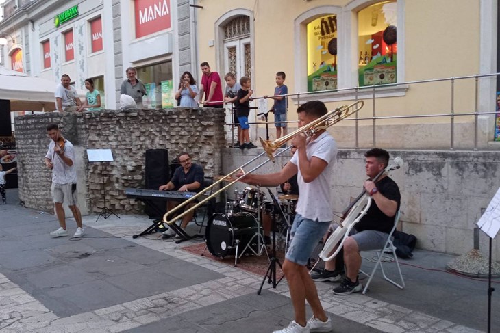 Ulični svirači na pulskoj Portarati (Snimila Duška Palibrk)