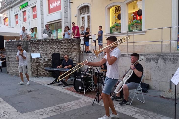 Ulični svirači na pulskoj Portarati (Snimila Duška Palibrk)