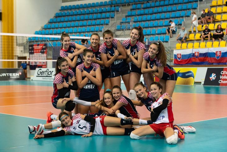 ZAPELE U SKUPINI - Hrvatska kadetska reprezentacija (Foto: HOS)